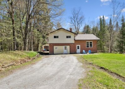 1052 Old Falkenburg Rd, Bracebridge
