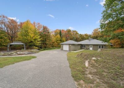 1181 Lone Pine Dr, Bracebridge